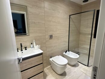 Casa 3 dormitorios con amplio jardín, Barrio Puerto Urquiza.