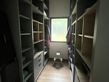 Casa 3 dormitorios con amplio jardín, Barrio Puerto Urquiza.