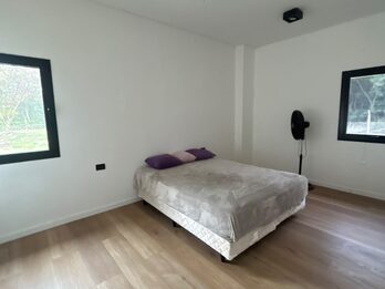 Casa 3 dormitorios con amplio jardín, Barrio Puerto Urquiza.