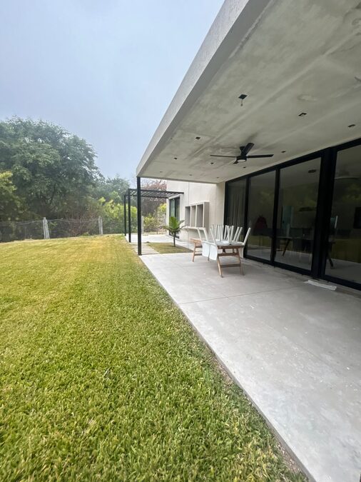 Casa 3 dormitorios con amplio jardín, Barrio Puerto Urquiza.