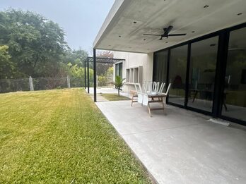 Casa 3 dormitorios con amplio jardín, Barrio Puerto Urquiza.