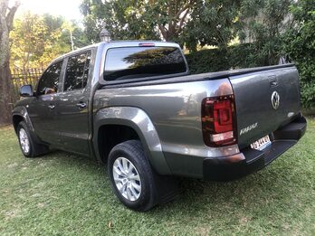 Amarok 2023 única mano 17.000 km.