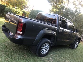 Amarok 2023 única mano 17.000 km.
