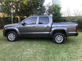 Amarok 2023 única mano 17.000 km.