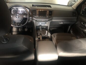 Amarok 2023 única mano 17.000 km.