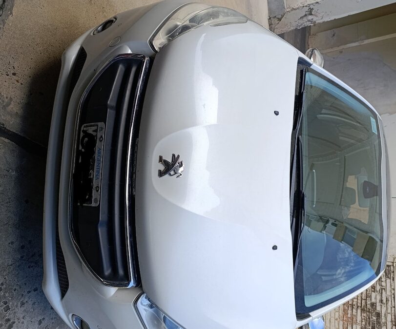 Vendo Peugeot 208 feline full 2013