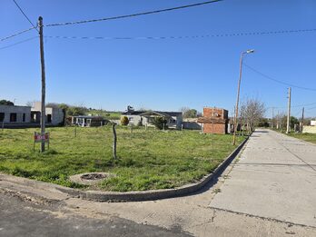 Valle Maria lote en venta esquina de 400m2