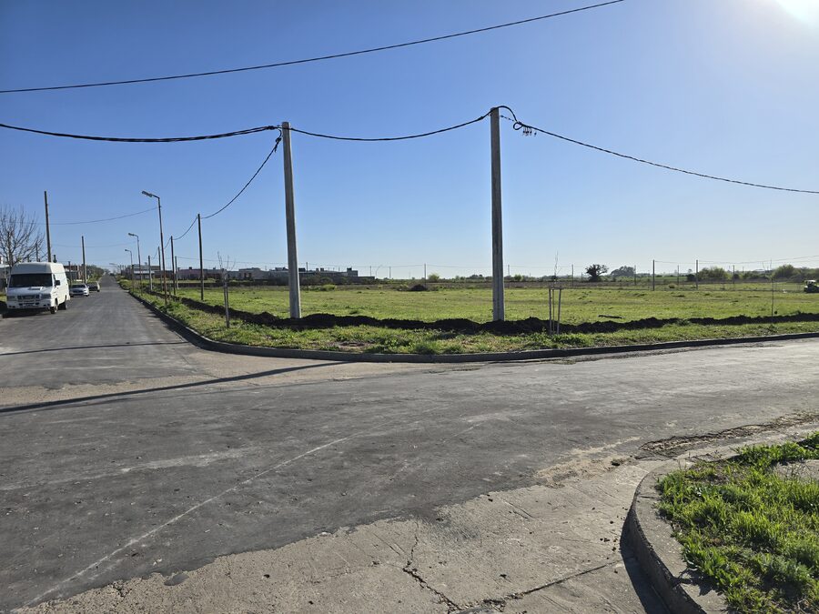 Valle Maria lote en venta esquina de 400m2