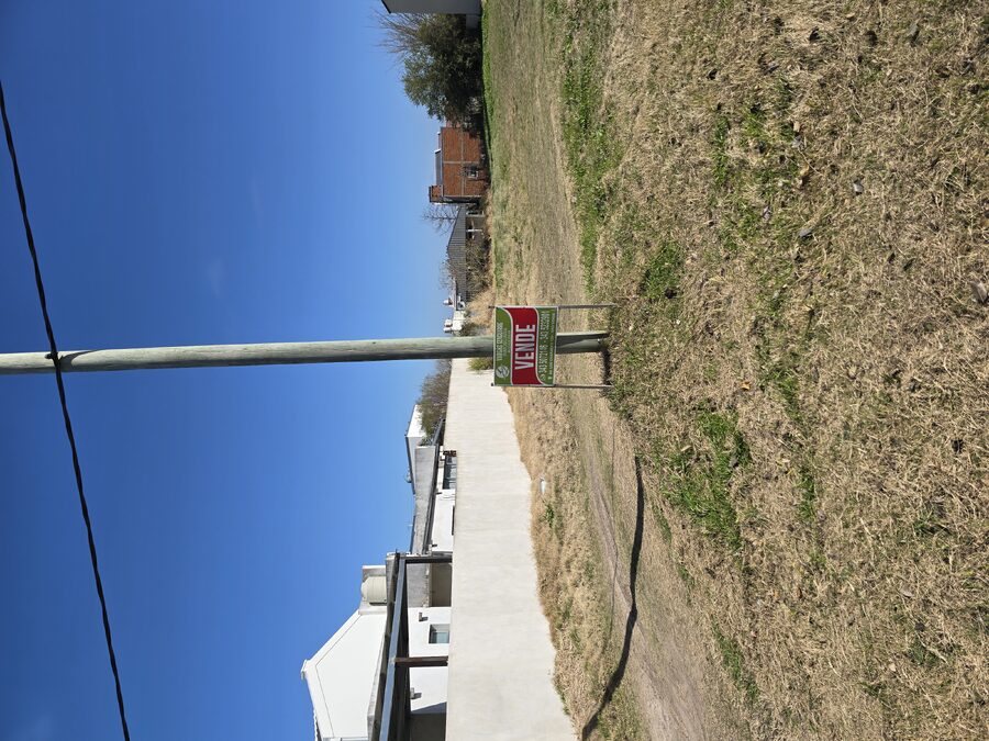 Lote en Oro Verde todos los servicios 10 x 50 mt cercano polideportivo