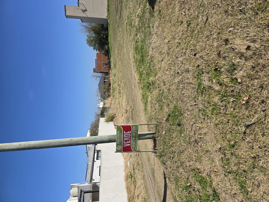 Lote en Oro Verde todos los servicios 10 x 50 mt cercano polideportivo