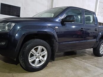 AMAROK UNICO DUEÑO 4X2 TRENDLINE 180HP