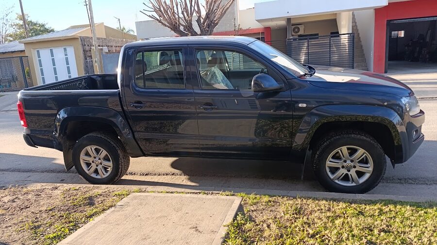 AMAROK UNICO DUEÑO 4X2 TRENDLINE 180HP
