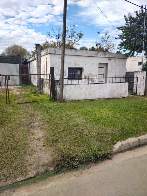 SE VENDE TERRENO CON CONSTRUCCION A DEMOLER
