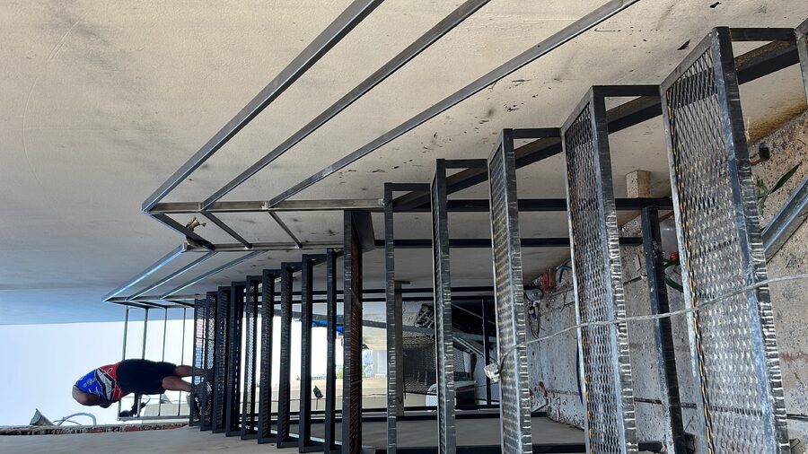 PORTONES, REJAS, PARRILLAS Y ESTRUCTURAS A MEDIDA - METALHAUS