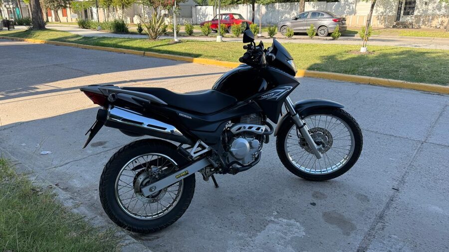 Vendo Honda Falcon 2015 impecable