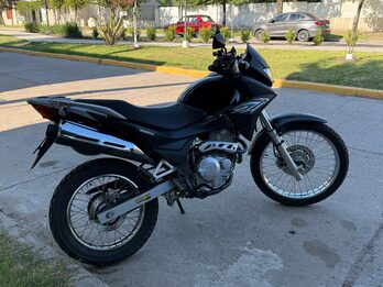 Vendo Honda Falcon 2015 impecable