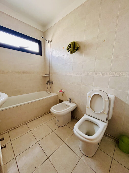 Departamento de 2 Dormitorios con Cochera – Frente a Casa de Gobierno