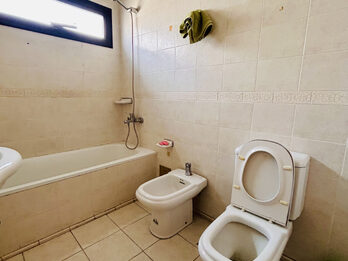 Departamento de 2 Dormitorios con Cochera – Frente a Casa de Gobierno