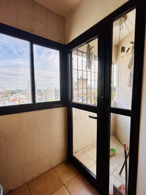 Departamento de 2 Dormitorios con Cochera – Frente a Casa de Gobierno