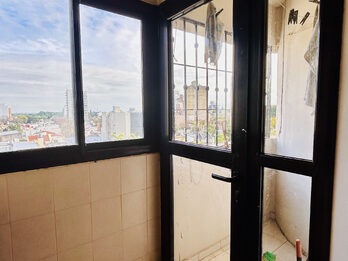 Departamento de 2 Dormitorios con Cochera – Frente a Casa de Gobierno