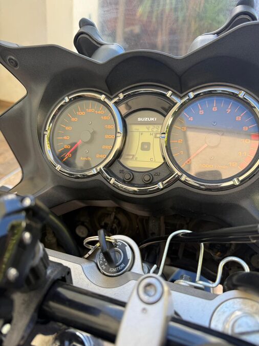 Vendo Suzuki V Strom 1000 impecable