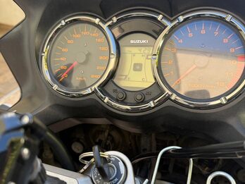 Vendo Suzuki V Strom 1000 impecable