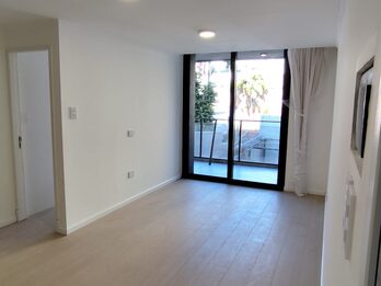 DUEÑO VENDE - 1 DORM - A ESTRENAR - FRENTE A PLAZA BOMBERO.