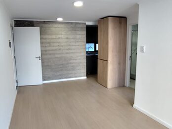 DUEÑO VENDE - 1 DORM - A ESTRENAR - FRENTE A PLAZA BOMBERO.
