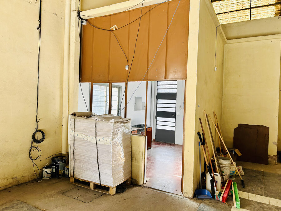 Importante Galpón en venta o alquiler - Alsina 700