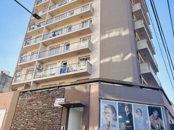 ALQUILER CENTRICO DE UN DORMITORIOS CON PATIO