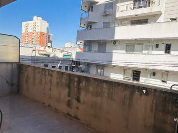 ALQUILER CENTRICO DE UN DORMITORIOS CON PATIO