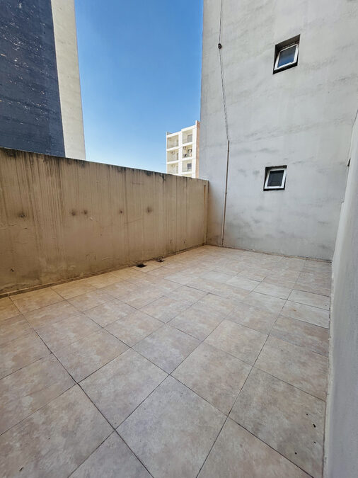 ALQUILER CENTRICO DE UN DORMITORIOS CON PATIO