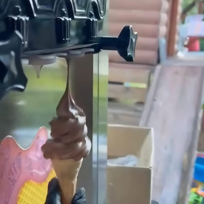 MAQUINA DE PRODUCCION DE HELADOS DE CREMA