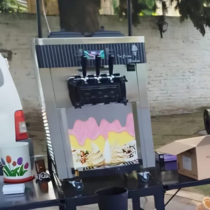MAQUINA DE PRODUCCION DE HELADOS DE CREMA