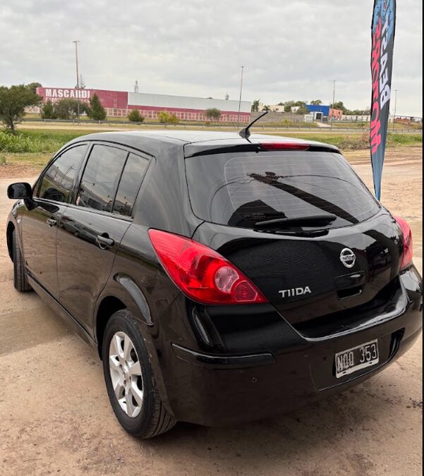 NISSAN TIIDA VISIA 2014 MANUAL PERMUTO FINANCIO