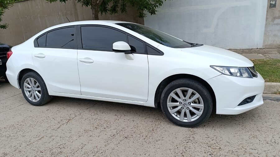 CIVIC LXS CAJA 6TA VENDO PERMUTO FINANCIO