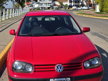 VOLKSWAGEN GOLF COMFORT LINE 1.6  MODELO 2005 LINEA NUEVA 5 PUERTAS 4 LEVANTAVIDRIOS ESPEJOS ELECTRICOS