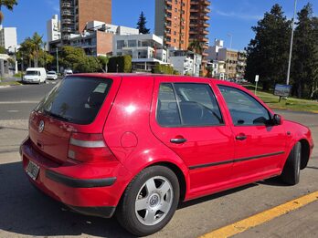 VOLKSWAGEN GOLF COMFORT LINE 1.6  MODELO 2005 LINEA NUEVA 5 PUERTAS 4 LEVANTAVIDRIOS ESPEJOS ELECTRICOS