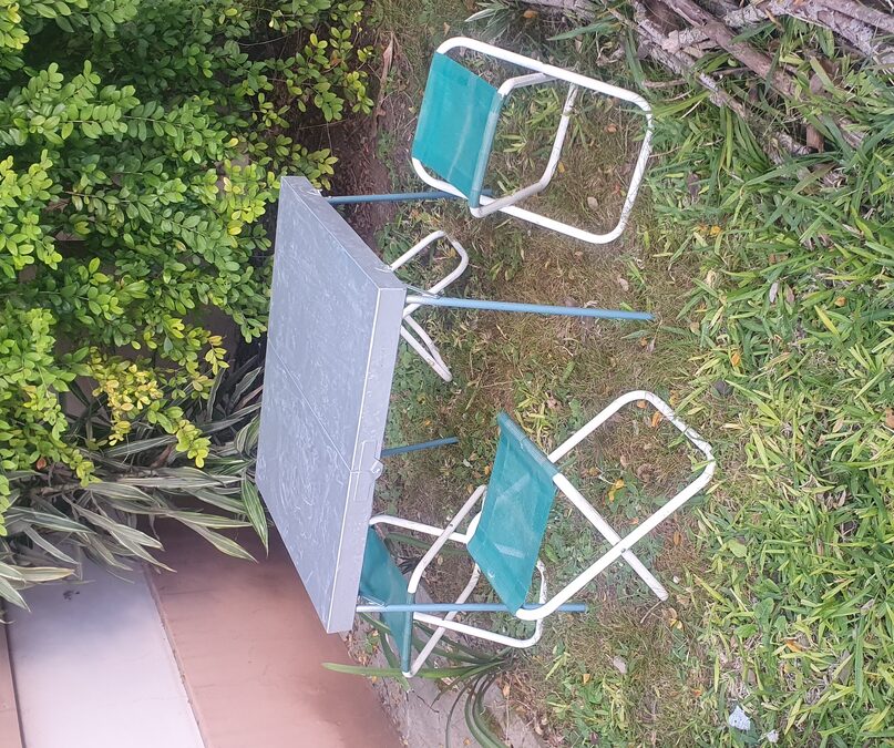 Mesa plegable con 4 asientos