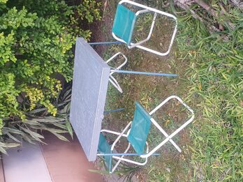 Mesa plegable con 4 asientos