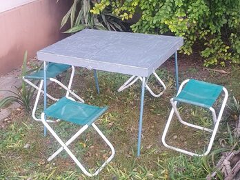 Mesa plegable con 4 asientos
