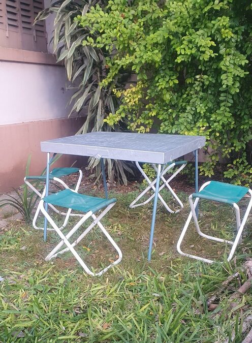 Mesa plegable con 4 asientos