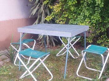 Mesa plegable con 4 asientos