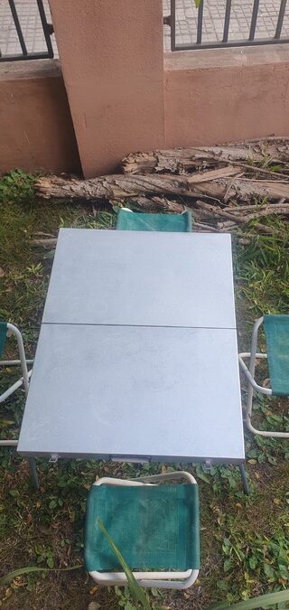 Mesa plegable con 4 asientos