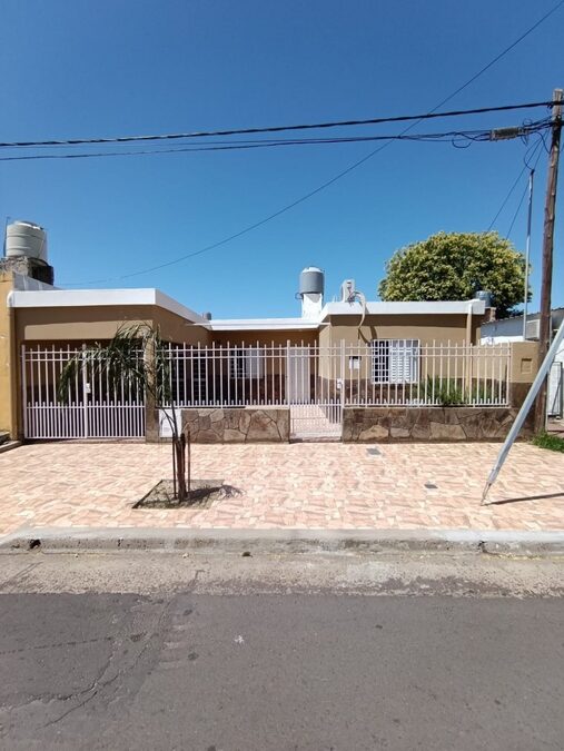 CASA EN ALQUILER / ZONA : BLAS PARERAA Y AVDA DON BOSCO