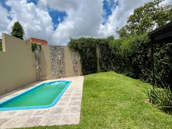 CASA APTA CRÉDITO, 4 DORMITORIOS, COCHERA PASANTE Y PATIO VERDE CON PILETA - ZONA HIPÓDROMO