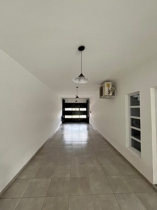 CASA APTA CRÉDITO, 4 DORMITORIOS, COCHERA PASANTE Y PATIO VERDE CON PILETA - ZONA HIPÓDROMO