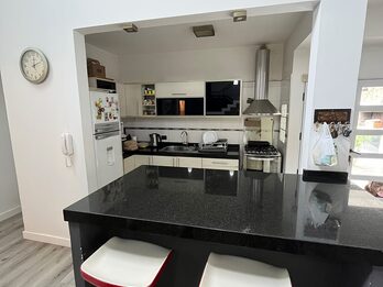 CASA APTA CRÉDITO, 4 DORMITORIOS, COCHERA PASANTE Y PATIO VERDE CON PILETA - ZONA HIPÓDROMO