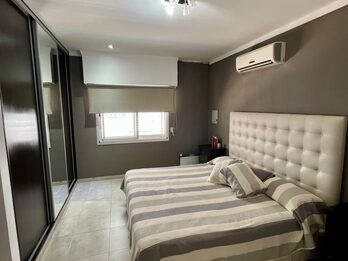 CASA APTA CRÉDITO, 4 DORMITORIOS, COCHERA PASANTE Y PATIO VERDE CON PILETA - ZONA HIPÓDROMO
