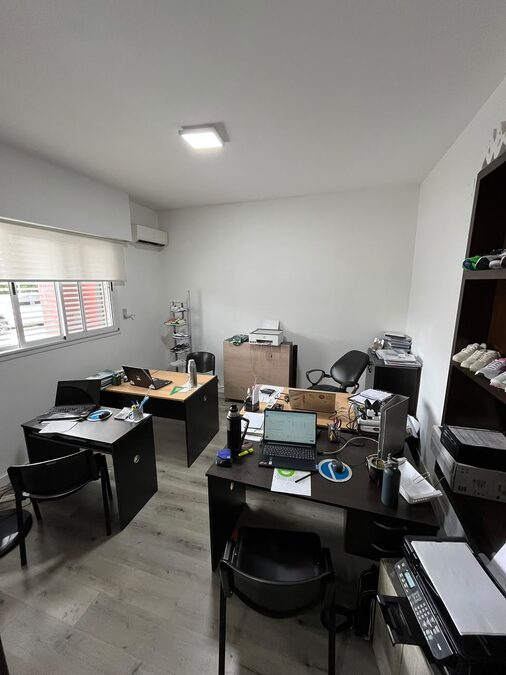 CASA APTA CRÉDITO, 4 DORMITORIOS, COCHERA PASANTE Y PATIO VERDE CON PILETA - ZONA HIPÓDROMO